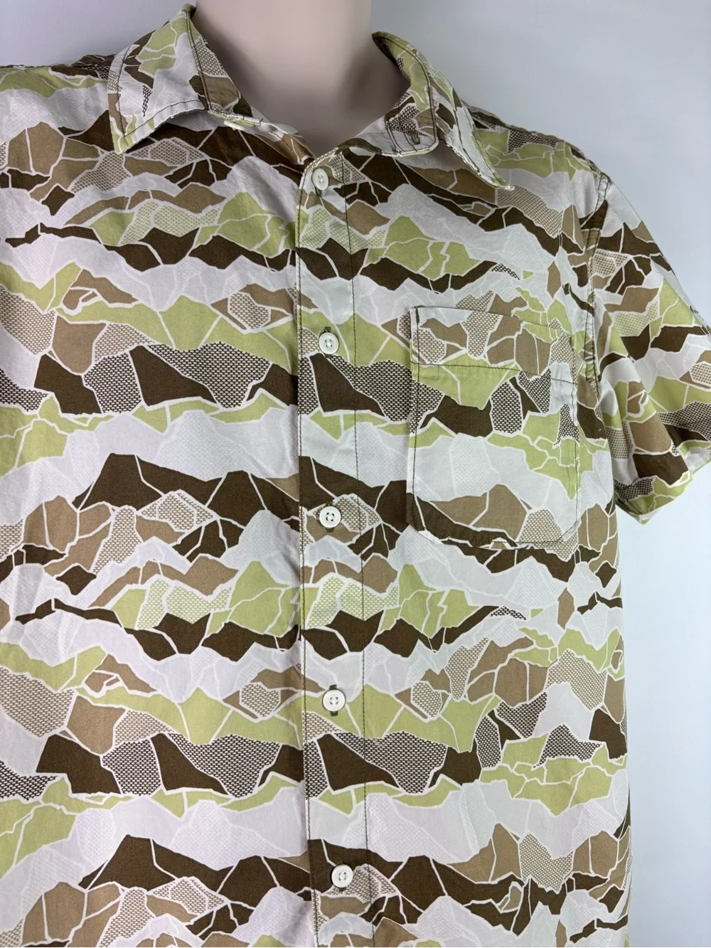 The North Face Short Sleeve Baytrail Mountain Geometric Camo Shirt Men Sz Large
